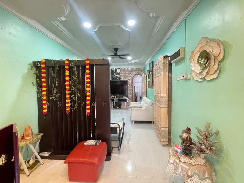 Terraced House for Sale in Klang (Selangor) - Ashraff Daniel - Living Room - PropertyGuru.com.my