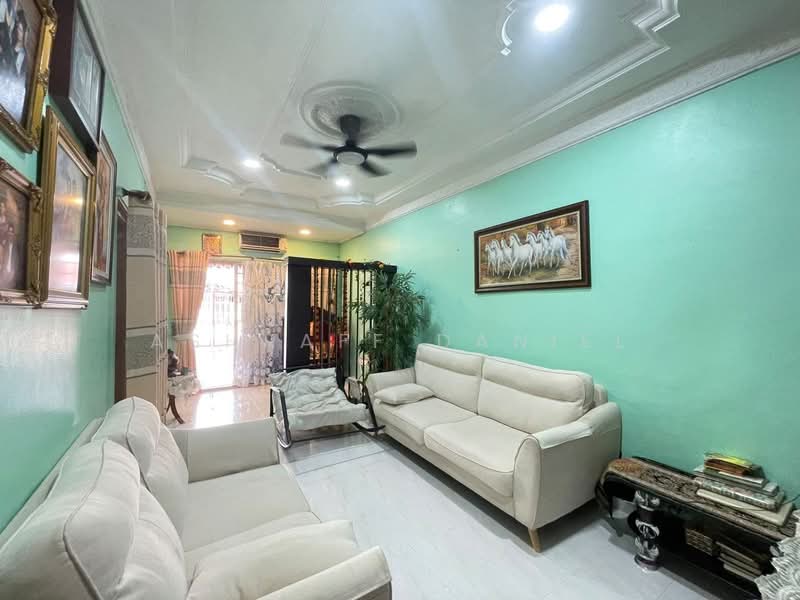 Terraced House for Sale in Klang (Selangor) - Ashraff Daniel - Living Room - PropertyGuru.com.my