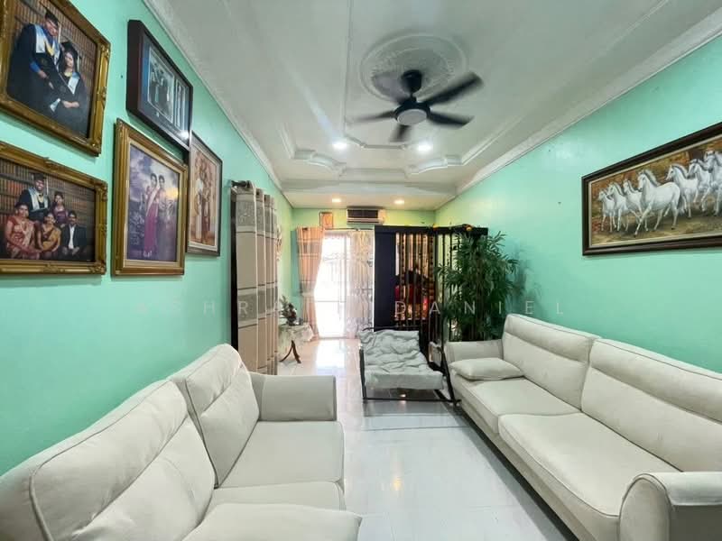 Terraced House for Sale in Klang (Selangor) - Ashraff Daniel - Living Room - PropertyGuru.com.my