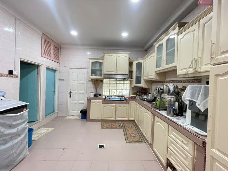 Terraced House for Sale in Klang (Selangor) - Ashraff Daniel - Kitchen - PropertyGuru.com.my