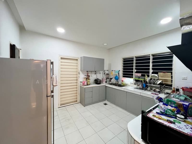 Semi-Detached House for Sale in Taman Saujana Emas (Kajang) - Ashraff Daniel - Kitchen - PropertyGuru.com.my