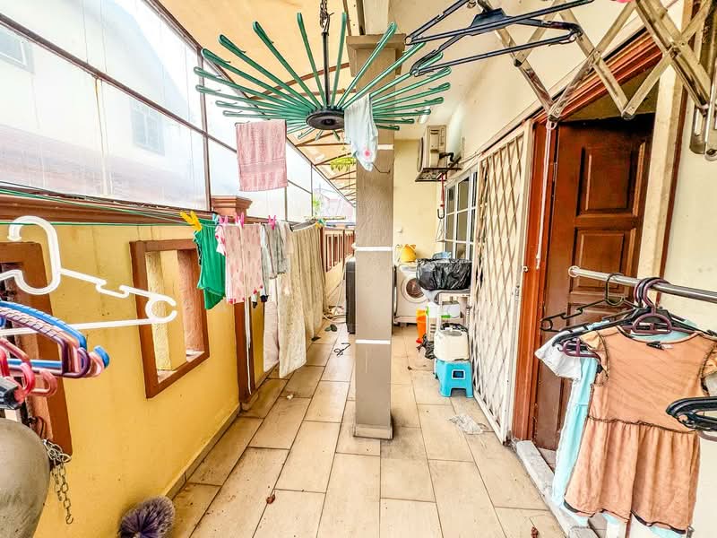 2-storey Terraced House for Sale in Seksyen 8 (Shah Alam) - Sa'a Nordin - Balcony - PropertyGuru.com.my