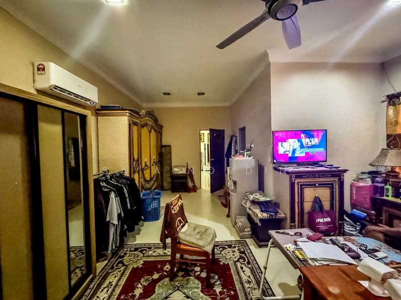 2-storey Terraced House for Sale in Seksyen 8 (Shah Alam) - Sa'a Nordin - Living Room - PropertyGuru.com.my