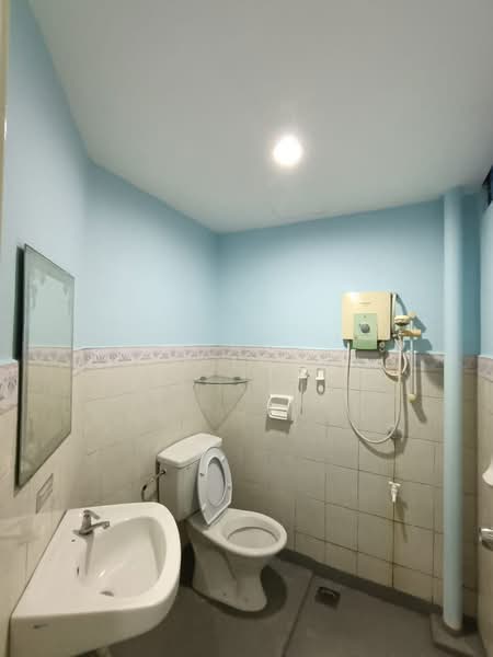 Pangsapuri untuk Disewa di Lake View Suites - YC Fung - Bathroom - PropertyGuru.com.my