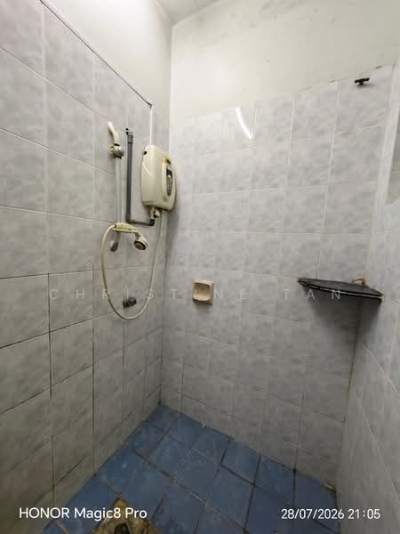 Apartment for Rent at Sri Raya Apartments - Christine Tan - Bathroom - PropertyGuru.com.my