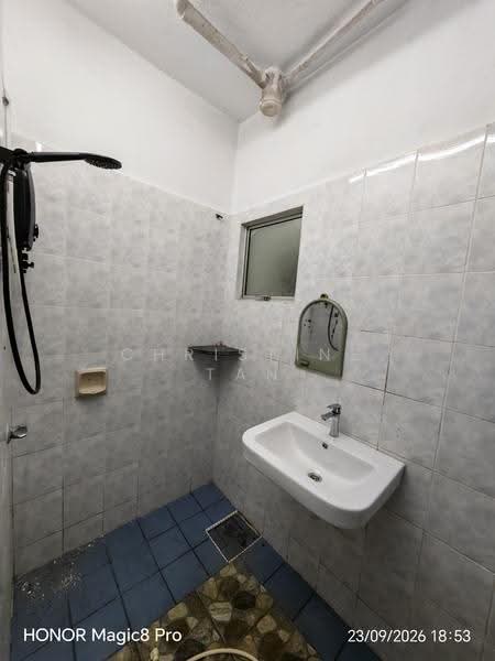 Apartment for Rent at Sri Raya Apartments - Christine Tan - Bathroom - PropertyGuru.com.my