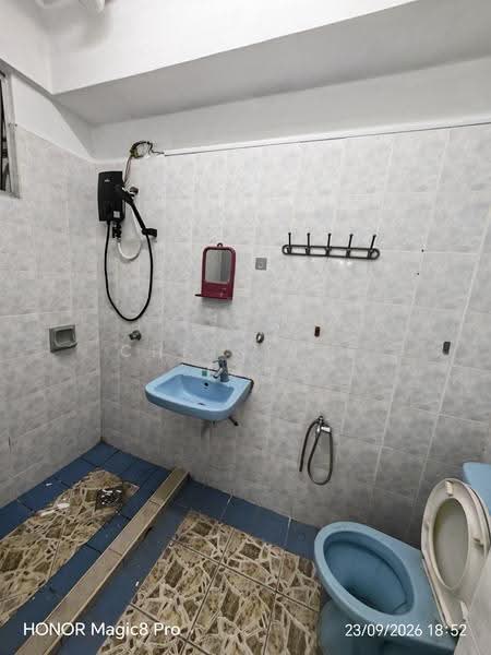 Apartment for Rent at Sri Raya Apartments - Christine Tan - Bathroom - PropertyGuru.com.my