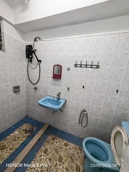 Apartment for Rent at Sri Raya Apartments - Christine Tan - Bathroom - PropertyGuru.com.my