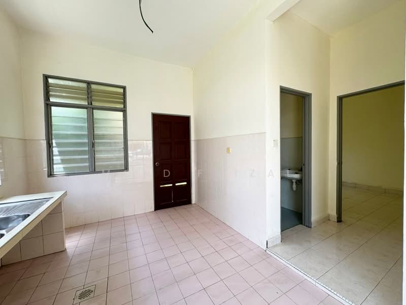 Semi-Detached House for Sale in Sepang (Selangor) - Mohd Faizal - Kitchen - PropertyGuru.com.my