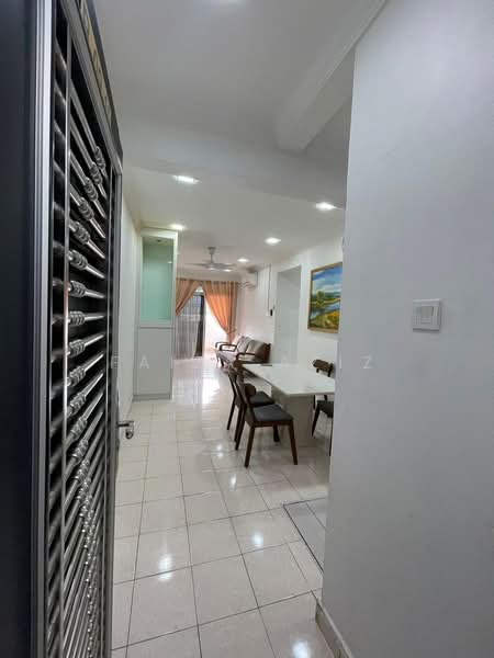 Pangsapuri untuk Dijual di Damansara Sutera - Faiza Aziz - Living Room - PropertyGuru.com.my