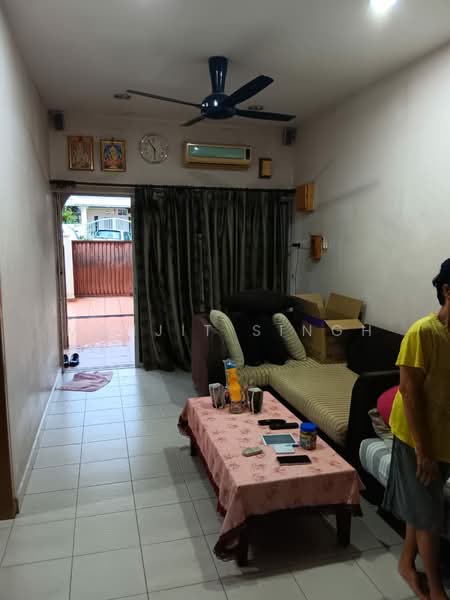 1.5-storey Terraced House for Rent in Petaling Jaya (Selangor) - Manjit Singh - Living Room - PropertyGuru.com.my