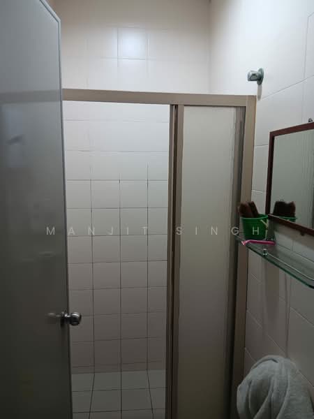 1.5-storey Terraced House for Rent in Petaling Jaya (Selangor) - Manjit Singh - Bathroom - PropertyGuru.com.my