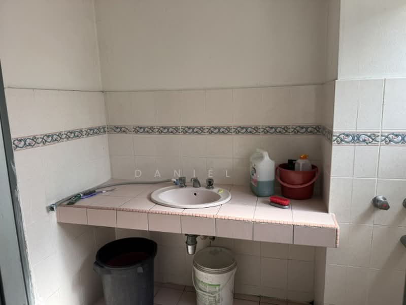 Apartment for Sale at Sri Bayu Apartments - DANIEL . - Bathroom - PropertyGuru.com.my