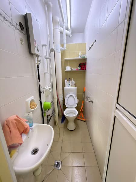 Pangsapuri untuk Dijual di BL Garden - Fanny Wong - Bathroom - PropertyGuru.com.my