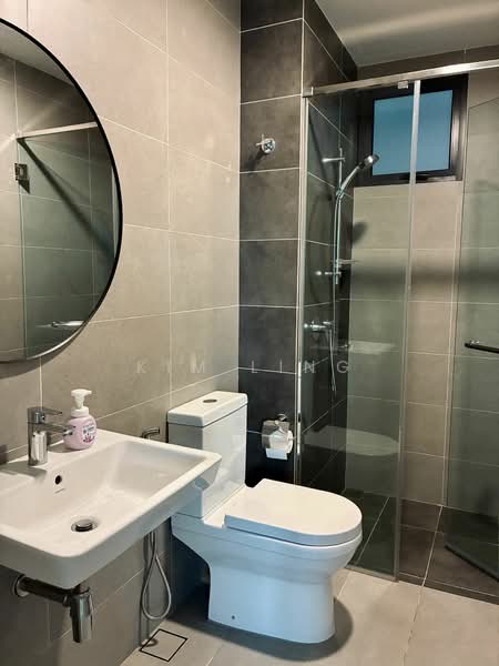 Servis Apartment untuk Disewa di Sunway Belfield - Kim Ling - Master Bathroom - PropertyGuru.com.my