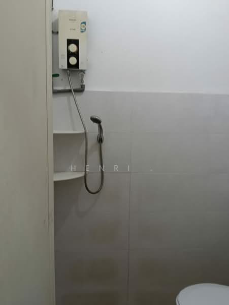 Rumah Teres untuk Disewa di Usj 2 (Subang Jaya) - HENRI . - Bathroom - PropertyGuru.com.my