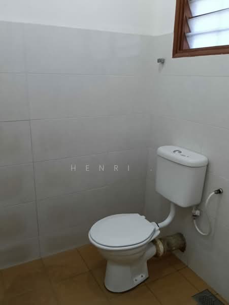 Rumah Teres untuk Disewa di Usj 2 (Subang Jaya) - HENRI . - Bathroom - PropertyGuru.com.my