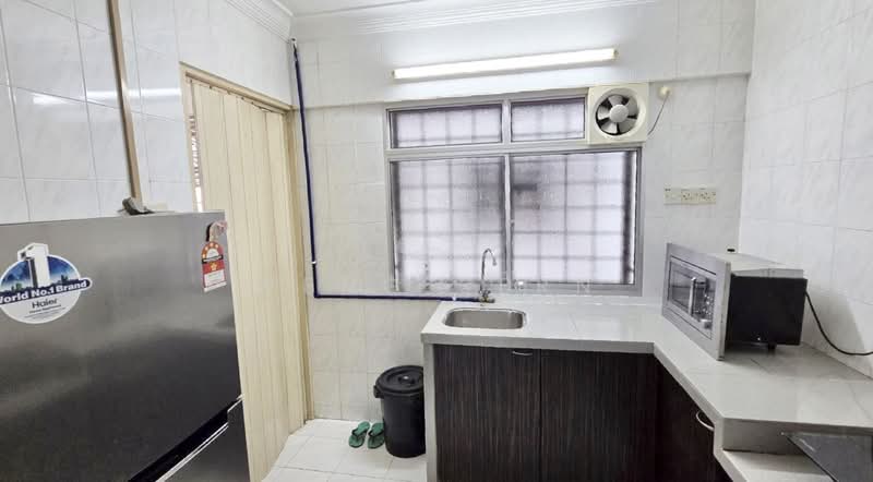 Pangsapuri untuk Dijual di Taman Pekaka Block 31 - Weng Sern - Kitchen - PropertyGuru.com.my