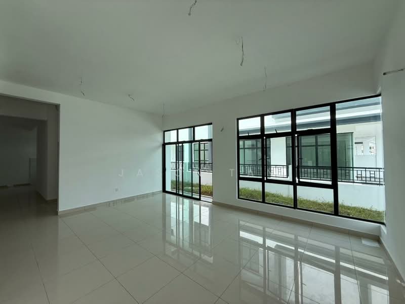 Cluster House for Sale in Mutiara Rini (Skudai) - Jason Tan - Living Room - PropertyGuru.com.my