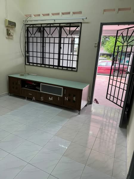 1-storey Terraced House for Rent in Taman Johor Jaya (Johor Bahru) - Jasmine Lim - Living Room - PropertyGuru.com.my
