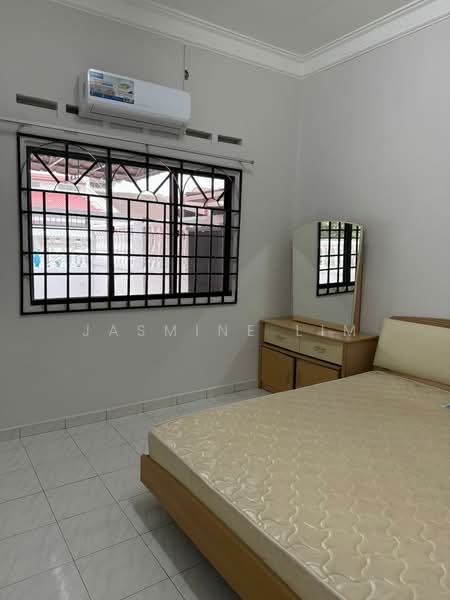 1-storey Terraced House for Rent in Taman Johor Jaya (Johor Bahru) - Jasmine Lim - Bedroom - PropertyGuru.com.my