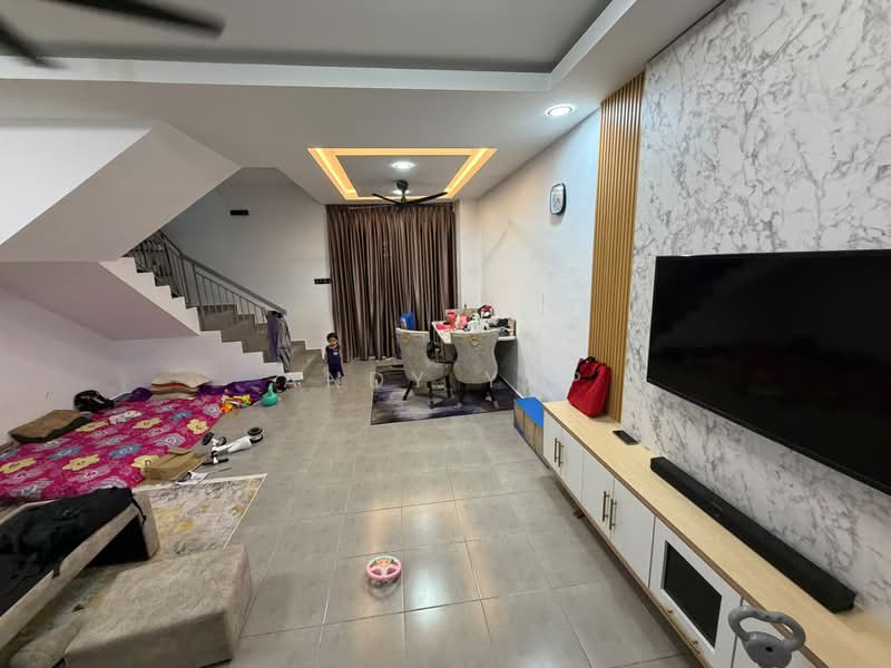 Rumah Teres untuk Dijual di Taman Kundang Jaya (Rawang) - Andy Yap - Living Room - PropertyGuru.com.my