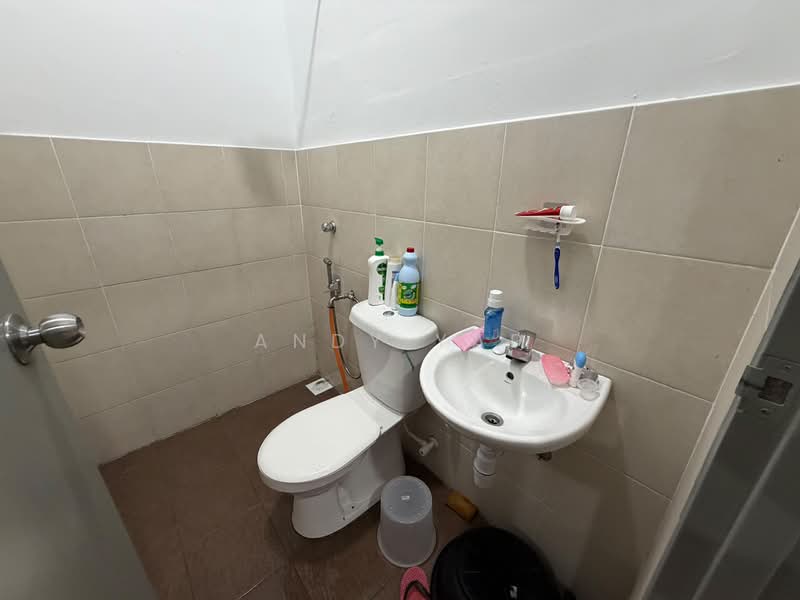 Rumah Teres untuk Dijual di Taman Kundang Jaya (Rawang) - Andy Yap - Bathroom - PropertyGuru.com.my