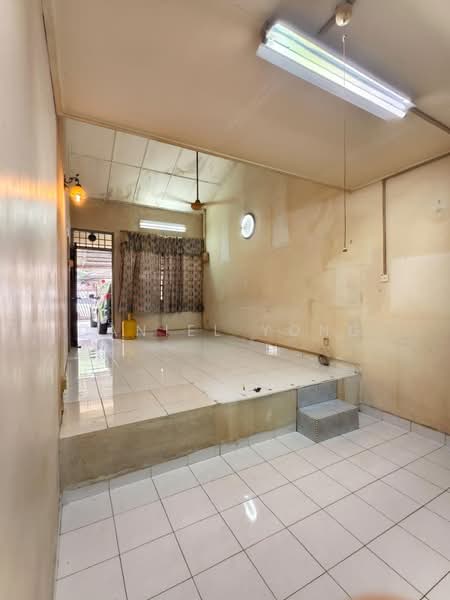 Rumah Teres 1 Tingkat untuk Dijual di Taman Bukit Rinting (Masai) - Daniel Yong - Living Room - PropertyGuru.com.my
