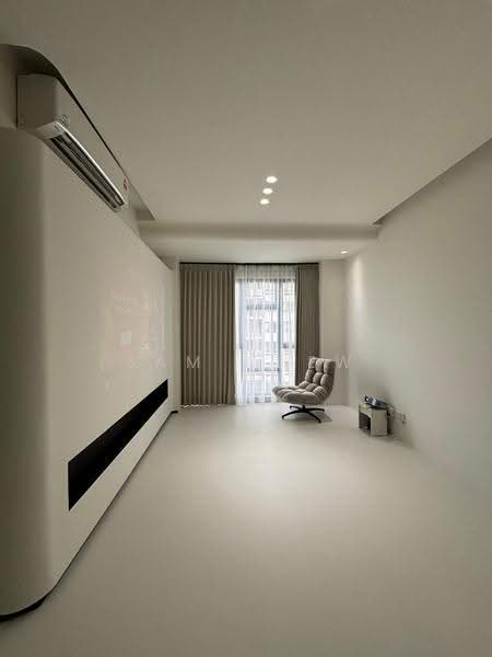 Kediaman Servis untuk Dijual di Millerz Square Serviced Residence - Sam Chew - Living Room - PropertyGuru.com.my