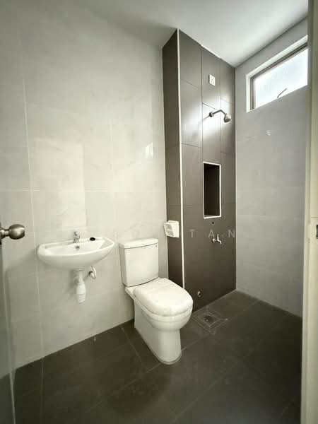 Rumah Teres 2 Tingkat untuk Dijual di Mutiara Rini (Skudai) - Jason Tan - Bathroom - PropertyGuru.com.my