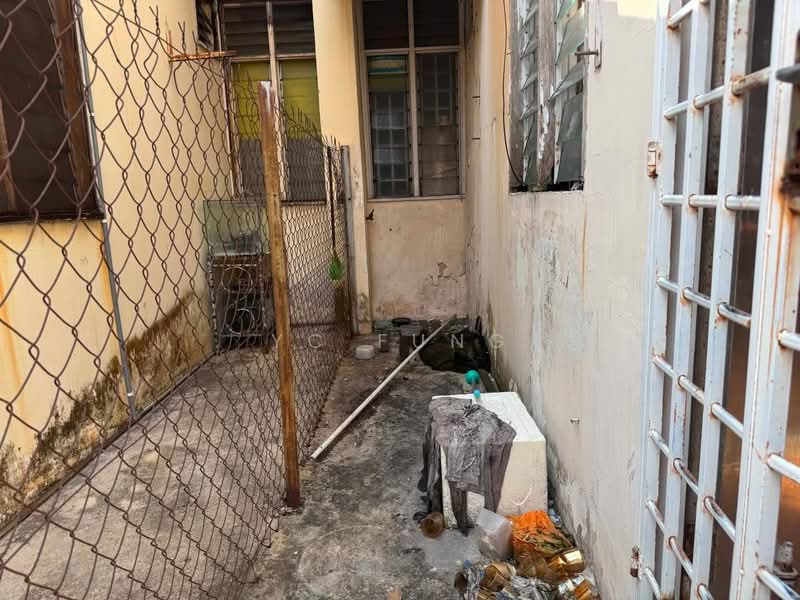 1.5-storey Terraced House for Rent in Taman Molek (Johor Bahru) - YC Fung - Exterior - PropertyGuru.com.my