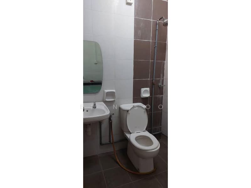 Townhouse for Sale in Bandar Saujana Putra (Tanjong Duabelas) - Elyn Soo - Bathroom - PropertyGuru.com.my