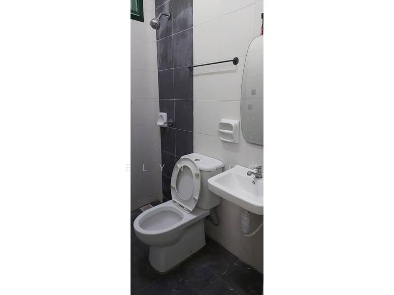 Townhouse for Sale in Bandar Saujana Putra (Tanjong Duabelas) - Elyn Soo - Bathroom - PropertyGuru.com.my