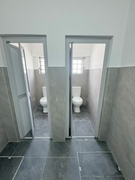 Semi-D Factory for Rent in Taman Perindustrian Cemerlang (Ulu Tiram) - Daniel Yong - Bathroom - PropertyGuru.com.my