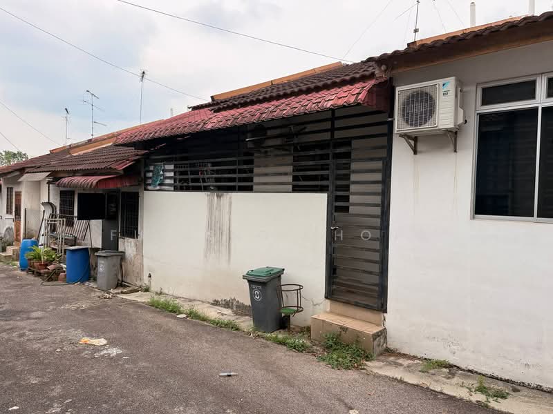 1-storey Terraced House for Sale in Bandar Putra (Kulai) - Fu Heng Chong - Exterior - PropertyGuru.com.my