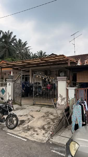 1-storey Terraced House for Sale in Bandar Putra (Kulai) - Fu Heng Chong - Exterior - PropertyGuru.com.my