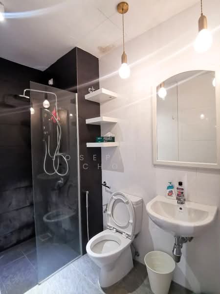 Service Residence for Sale at Utropolis Suites 2 - Josephine Chou - Bathroom - PropertyGuru.com.my