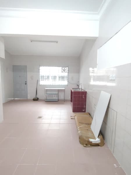 Rumah Teres 2 Tingkat untuk Disewa di Taman Molek (Johor Bahru) - Samuel Lee - Kitchen - PropertyGuru.com.my