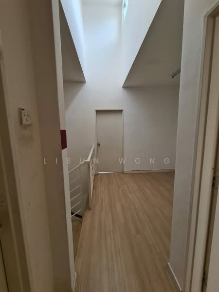Terraced House for Rent in Bandar Putra Permai (Seri Kembangan) - Lisun Wong - Corridor - PropertyGuru.com.my