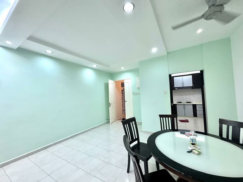 Kondominium untuk Disewa di Bayswater Resort Condominium - Alex Lim - Dining Room - PropertyGuru.com.my