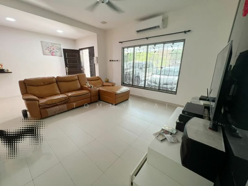 Cluster House for Sale in Taman Adda Heights (Tebrau) - Tommy Tai - Living Room - PropertyGuru.com.my
