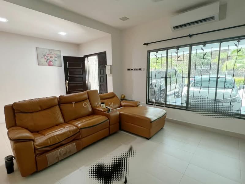 Cluster House for Sale in Taman Adda Heights (Tebrau) - Tommy Tai - Living Room - PropertyGuru.com.my