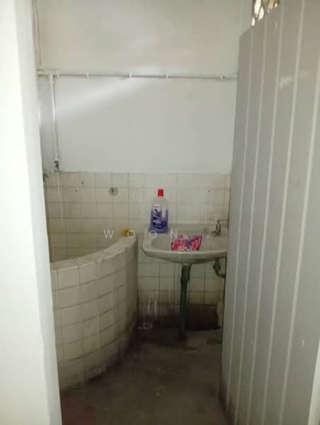 Kedai untuk Disewa di Melaka City (Melaka) - Woon . - Bathroom - PropertyGuru.com.my