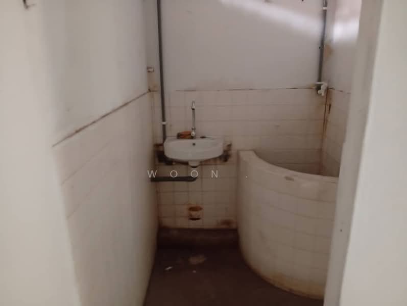 Kedai untuk Disewa di Melaka City (Melaka) - Woon . - Bathroom - PropertyGuru.com.my