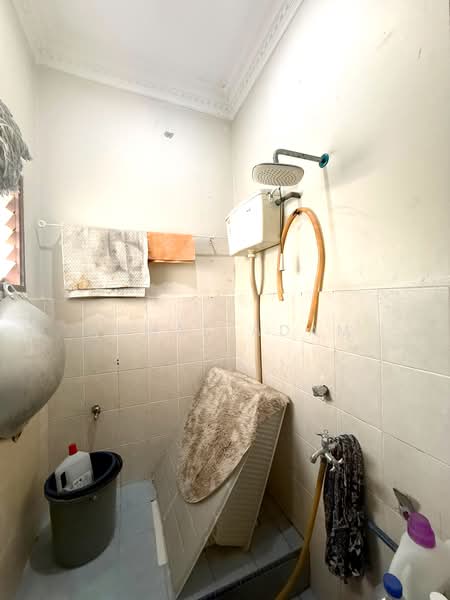 Rumah Teres 2 Tingkat untuk Dijual di Bandar Nusaputra (Puchong) - Akmal Adam - Bathroom - PropertyGuru.com.my