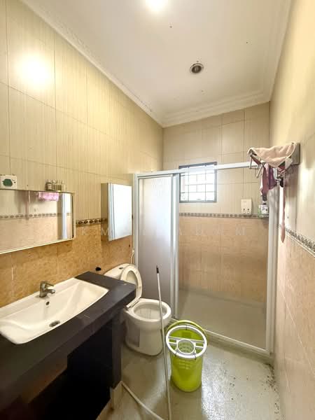 Rumah Teres 2 Tingkat untuk Dijual di Bandar Nusaputra (Puchong) - Akmal Adam - Bathroom - PropertyGuru.com.my