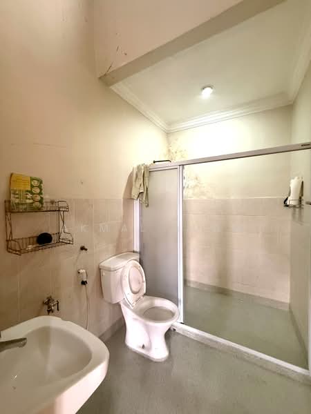 Rumah Teres 2 Tingkat untuk Dijual di Bandar Nusaputra (Puchong) - Akmal Adam - Bathroom - PropertyGuru.com.my