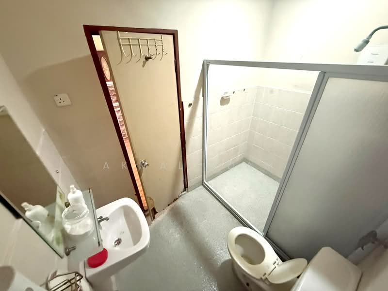 Rumah Teres 2 Tingkat untuk Dijual di Bandar Nusaputra (Puchong) - Akmal Adam - Bathroom - PropertyGuru.com.my