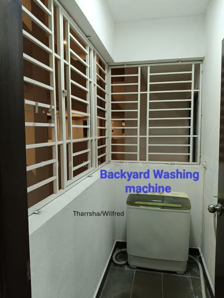 Kondominium untuk Disewa di Oasis 2 Residence - Tharrsha. T - Balcony - PropertyGuru.com.my
