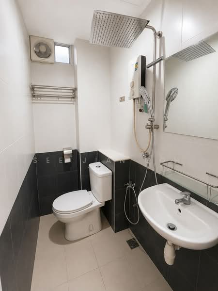 Pangsapuri untuk Disewa di Sinar Bukit Dumbar - See Jian Goh - Bathroom - PropertyGuru.com.my